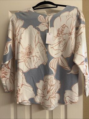 Women’s Floral Crewneck Sweater in Light Blue and Cream